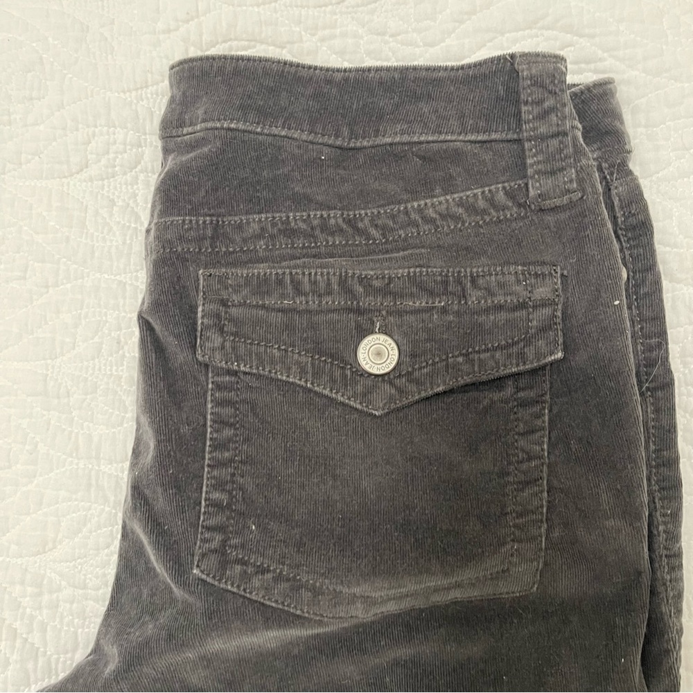 Woman’s Black Jeans 10 Short - Picture 3 of 6